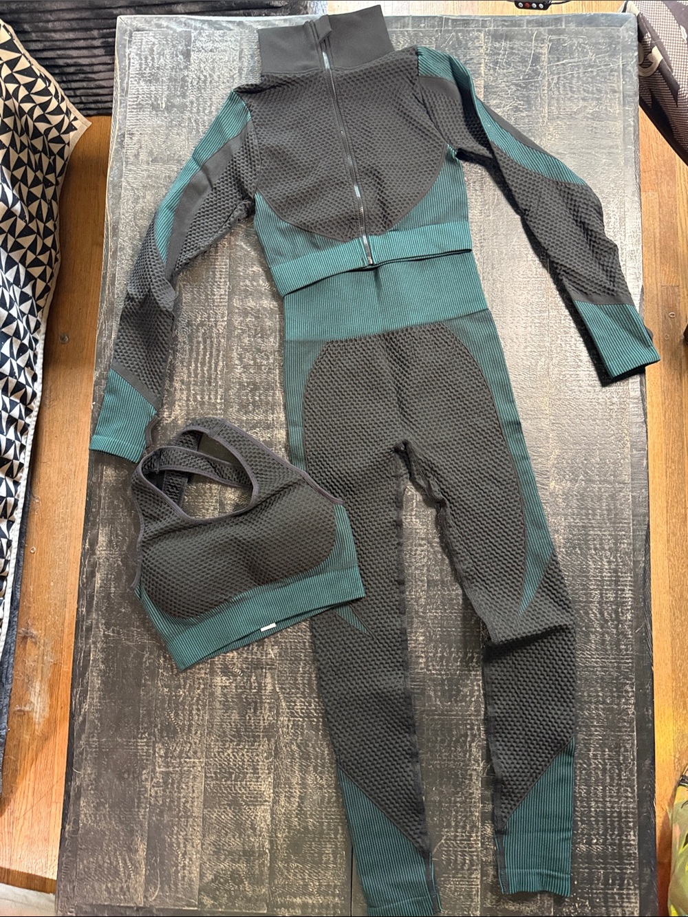 Seamless 3 Piece Active Set in Black and Green fits XS marked as small
